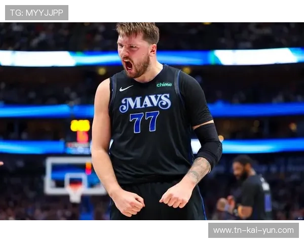 东契奇高难度转身跳投再中,独行侠稳住胜势 东契奇高难度转身跳投再中,独行侠稳住胜势